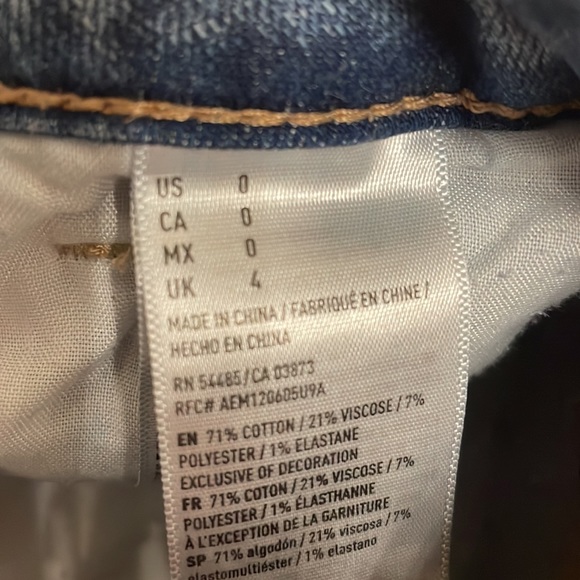 American Eagle ripped light washed jean shorts - Picture 3 of 4